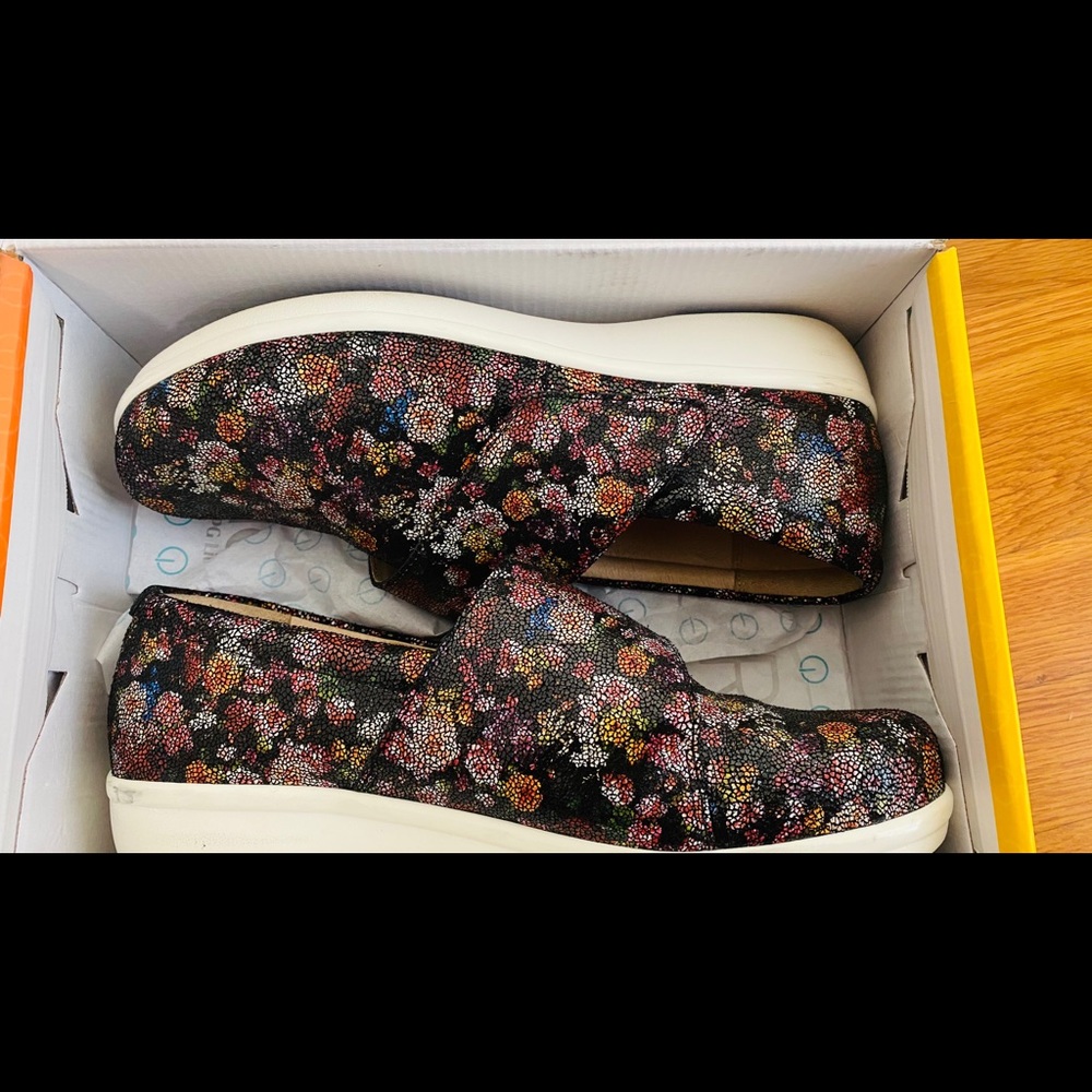 Super comfy Alegria Nursing shoes